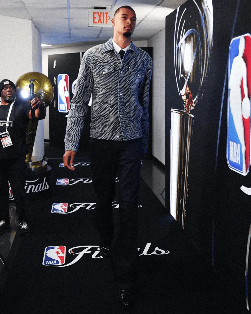 leyu平台-NBA官方晒文班亚马照片：才第三年他就准备好总决赛首秀了